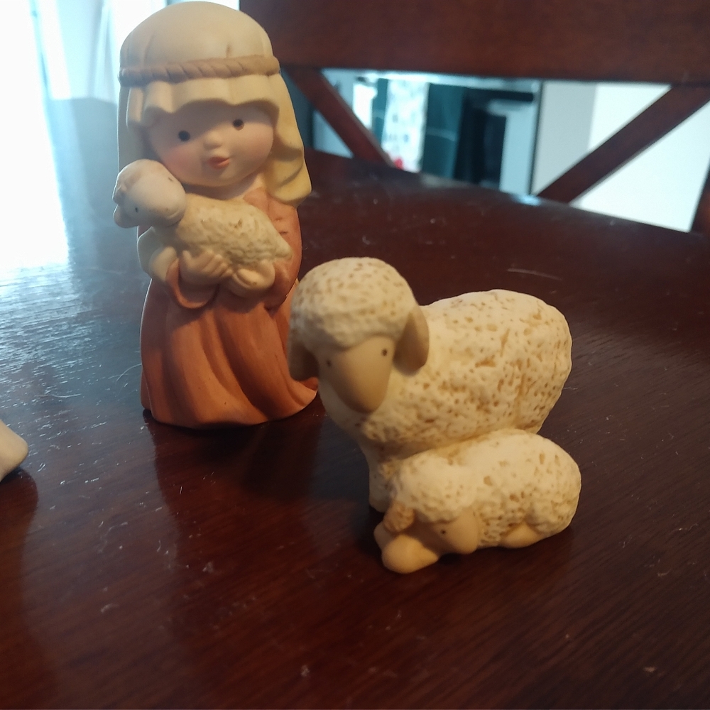Vintage Heavenly Blessings Nativity Collection - 12 figurines - Picture 7 of 14